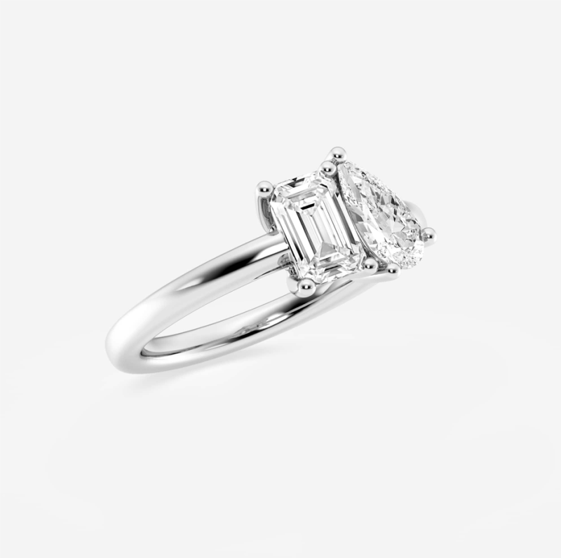 Anillo de compromiso personalizado de oro blanco de 10 quilates con 2 quilates de moissanita talla pera y esmeralda.-3