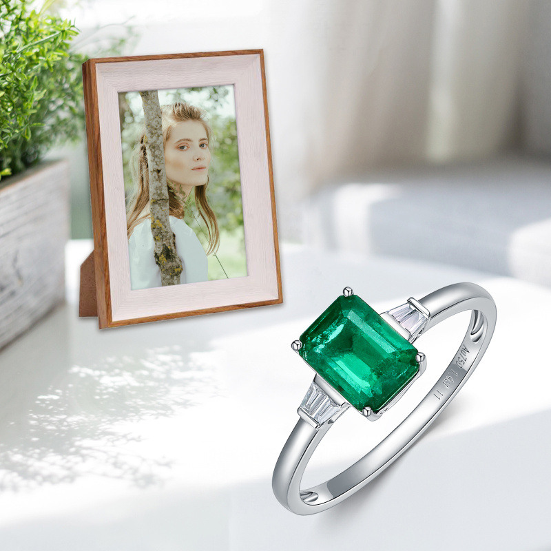 Anillo de compromiso de oro blanco de 18 quilates con esmeralda talla princesa de 2 a 7 quilates-4