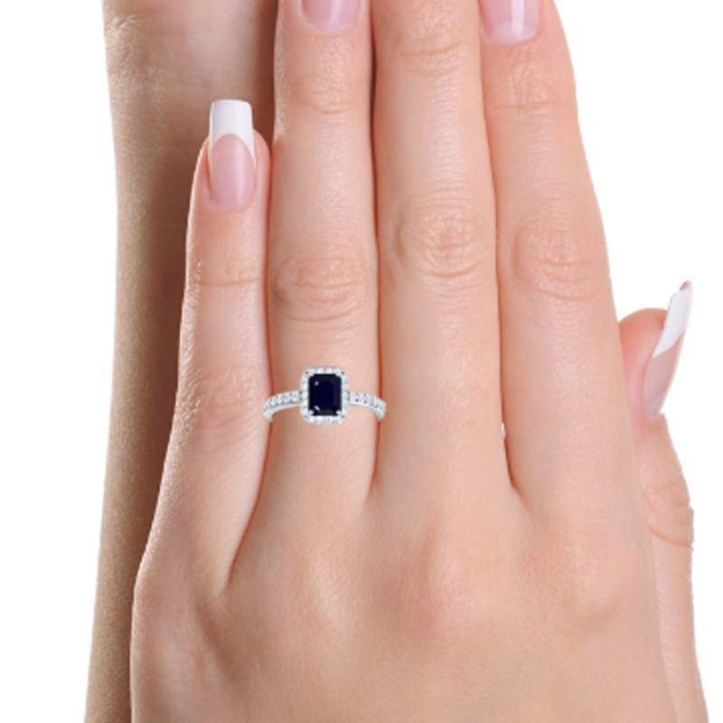 Anillo de compromiso personalizado de oro blanco de 10 quilates con corte esmeralda y engaste clásico de halo.-2