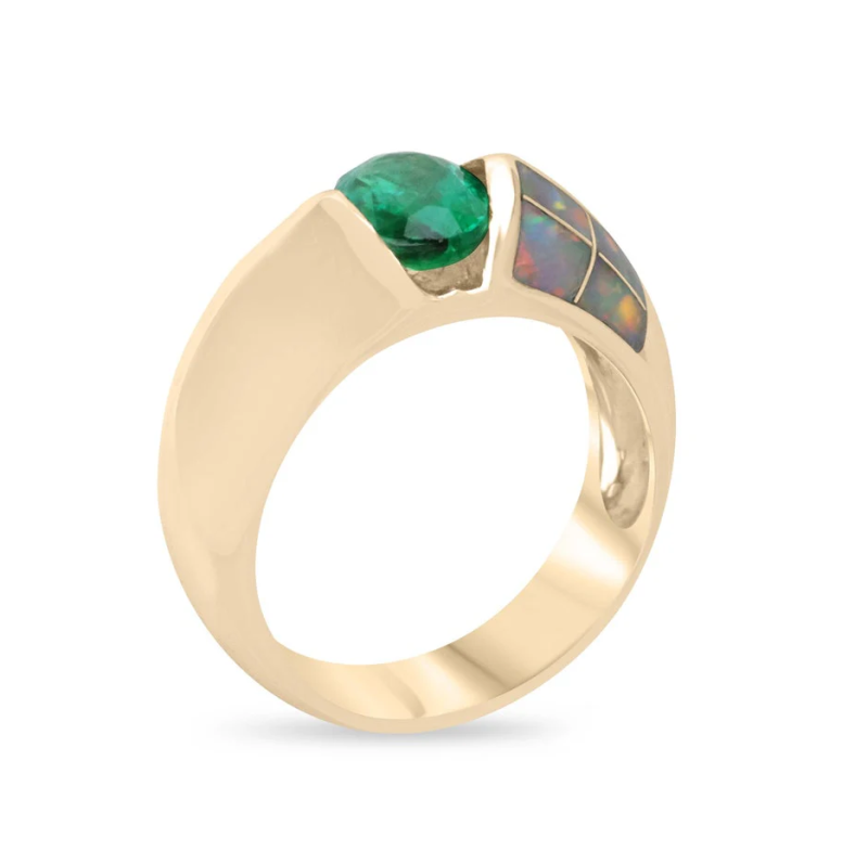 Anel personalizado para homem em ouro de 14 quilates com esmeralda oval verde de 2 a 7 quilates e detalhes em opala.-4