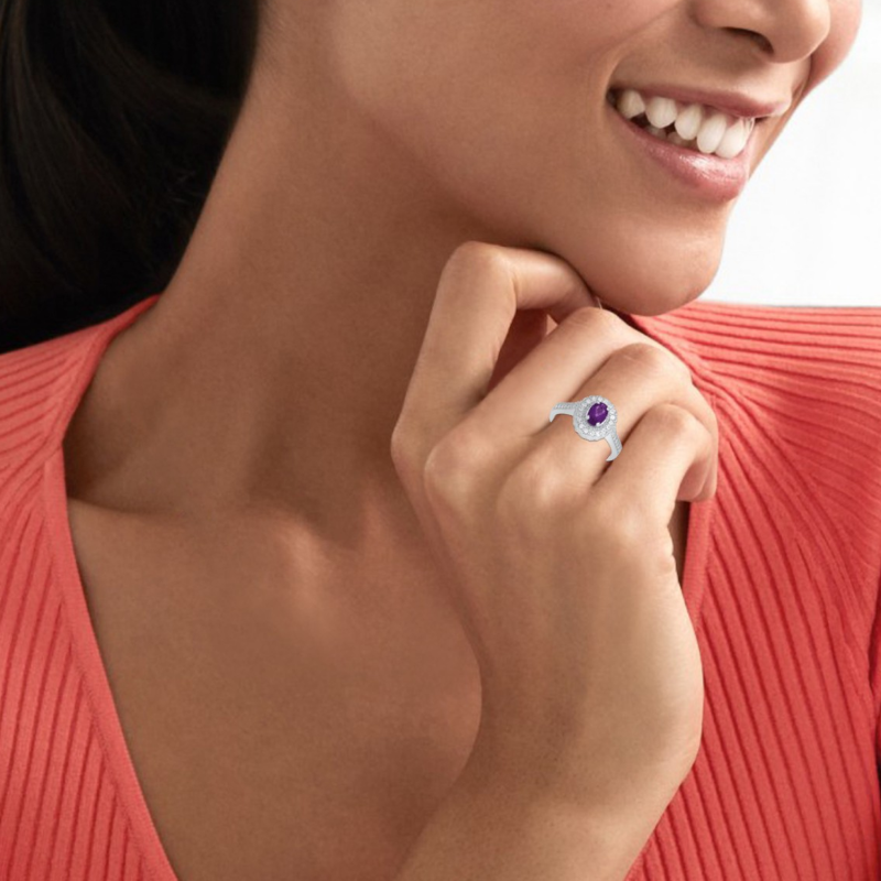 Anillo de compromiso personalizado de platino con corte ovalado y gemas-5