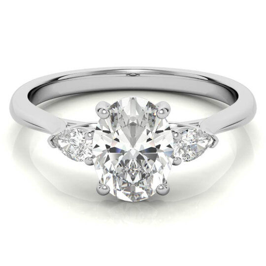 Anillo de compromiso de oro blanco de 10 quilates con tres piedras de moissanita de corte ovalado