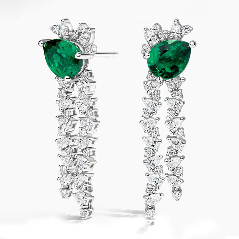 Pendientes colgantes de platino con esmeralda talla pera y diamantes de 1,9 quilates en total-1