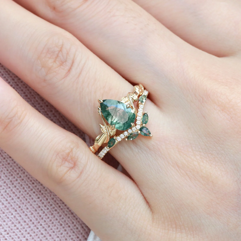 Anillo de oro blanco de 18 quilates con ágata musgosa talla pera y diseño de hojas-2