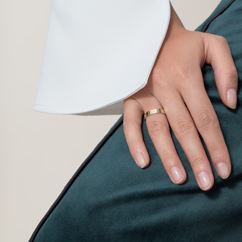 Anillo redondo de oro blanco de 18 quilates con grabado personalizado para mujer y hombre-3