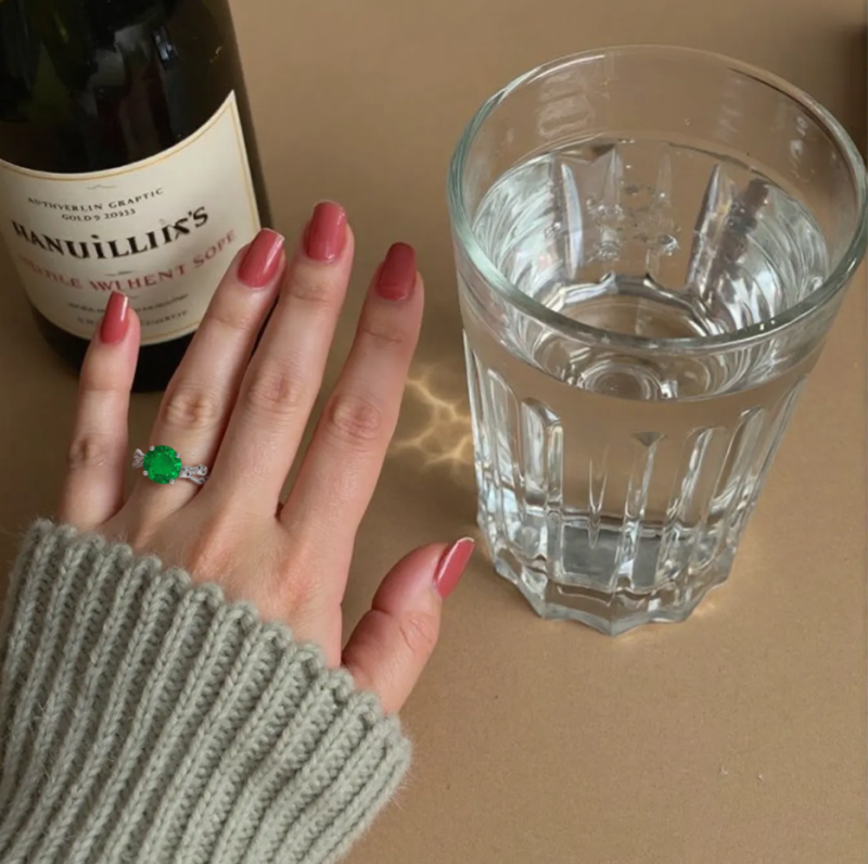 Anillo de compromiso de oro blanco de 10 quilates con esmeralda cultivada en laboratorio de talla redonda de 1 a 6 quilates.-3