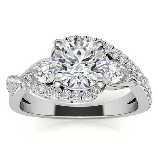 Anillo de compromiso de oro blanco de 10 quilates con tres piedras de moissanita de corte redondo