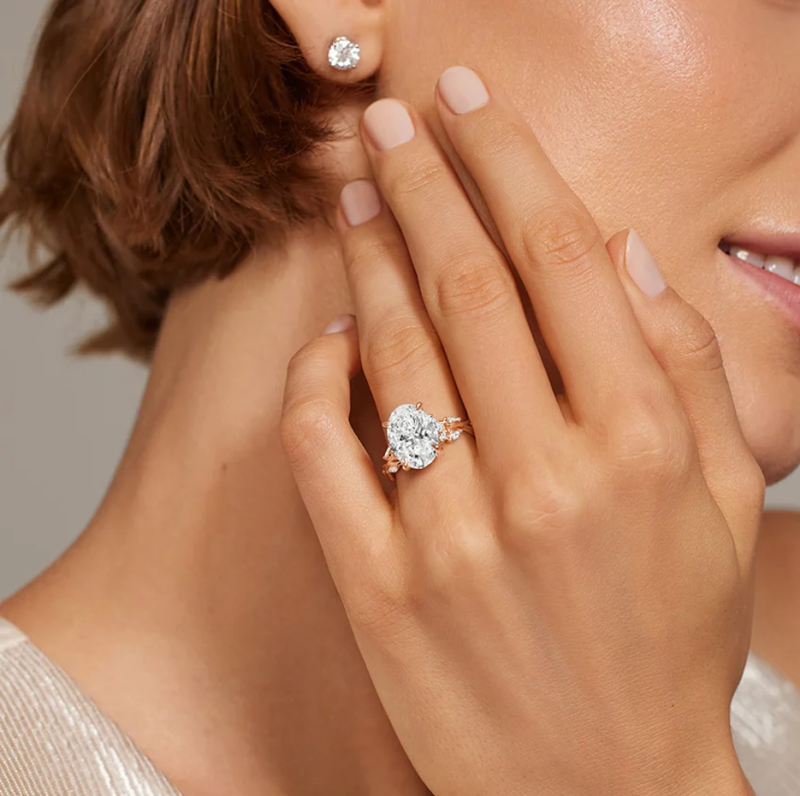 Anillo de compromiso personalizado Secret Garden de oro rosa de 10 quilates con diamante redondo de laboratorio de 1 quilate (peso total), talla D, pureza VVS1-VS1, certificado por IGI.-2