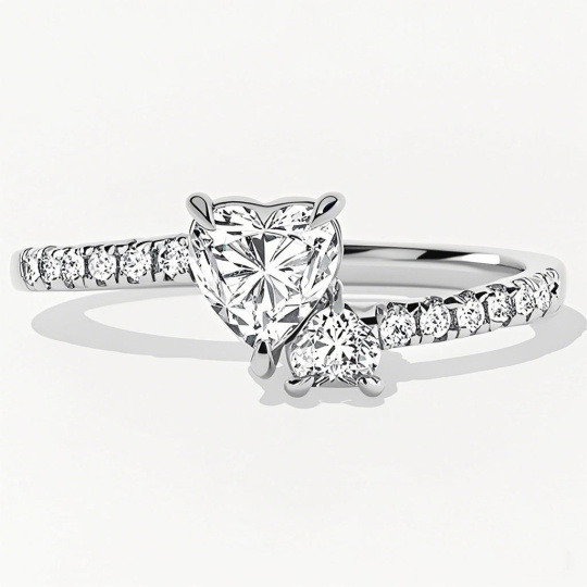 Bague de fiançailles en or blanc 10 carats avec halo de deux moissanites taille cœur