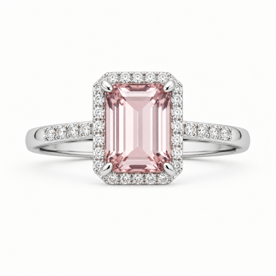Anillo de compromiso personalizado con halo, morganita rosa talla esmeralda de 2 quilates en oro blanco de 10 quilates y diamantes cultivados en laboratorio.