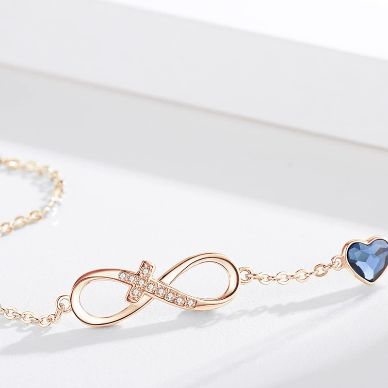 Pulsera con dije de cruz, corazón y símbolo de infinito de oro rosa de 18 quilates con moissanita-3