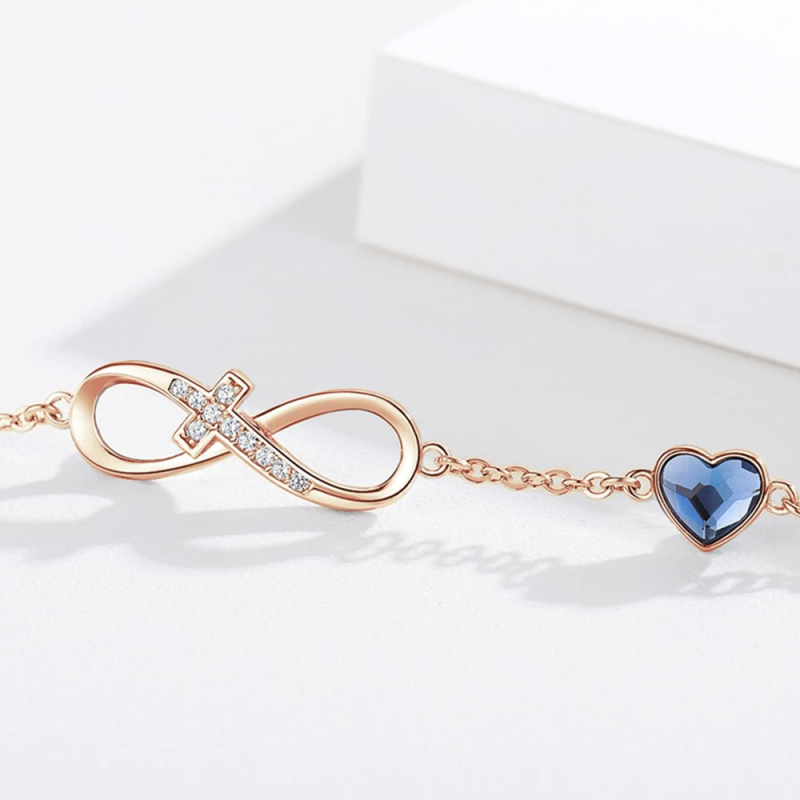Pulsera con dije de cruz, corazón y símbolo de infinito de oro rosa de 18 quilates con moissanita-4