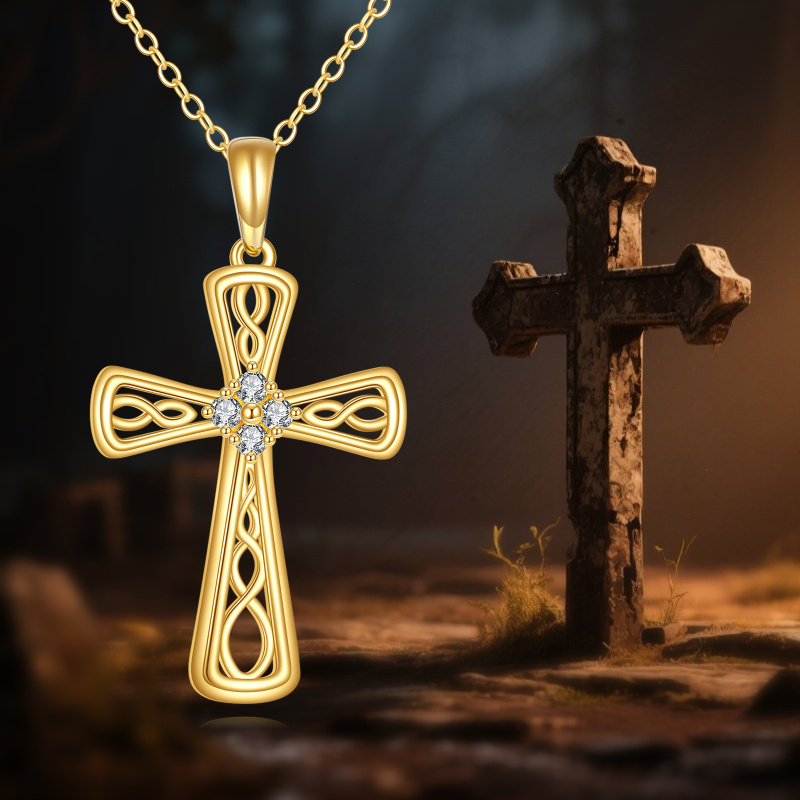 Collar con colgante de nudo celta y cruz en oro de 14 quilates con circonitas cúbicas-5