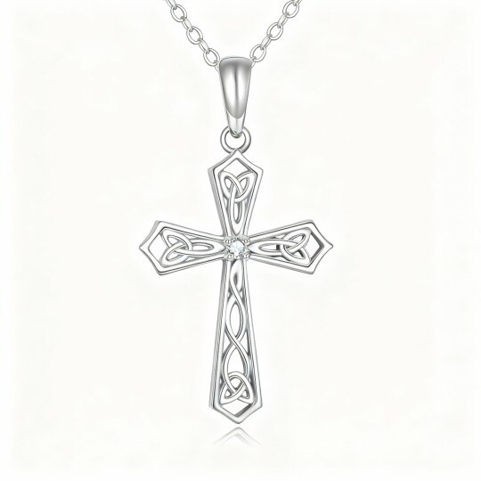 Collier pendentif nœud celtique et croix en or blanc 10 carats et zircon cubique