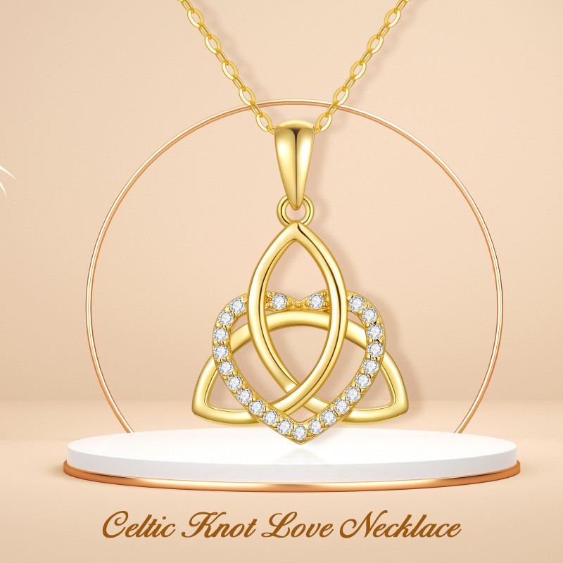 Collar con colgante de nudo celta y corazón en oro de 18 quilates con circonitas cúbicas-5