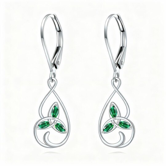 Boucles d'oreilles à fermoir à levier en or blanc 10 carats et zirconiums cubiques, motif nœud celtique