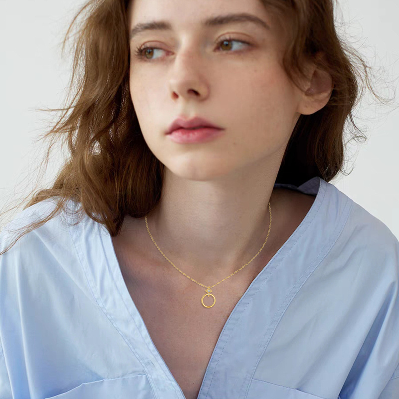 Collar con colgante de círculo y estrella de circonita cúbica en oro blanco de 14 quilates-2