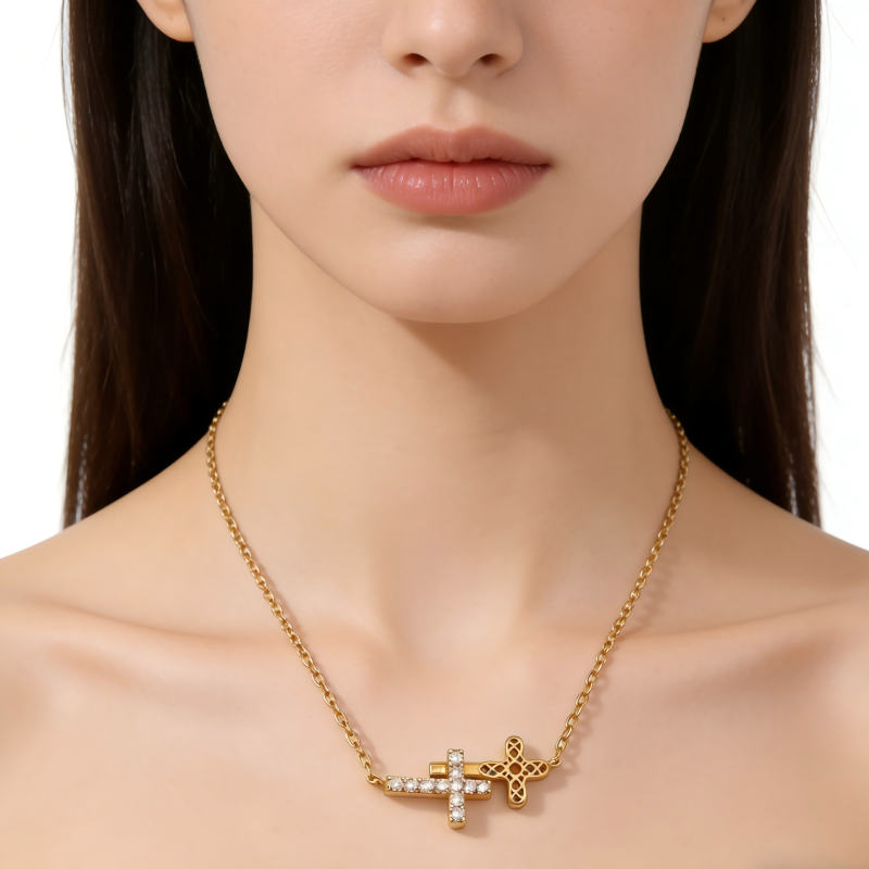 Collar con colgante de cruz de circonita cúbica en oro rosa de 10 quilates-2