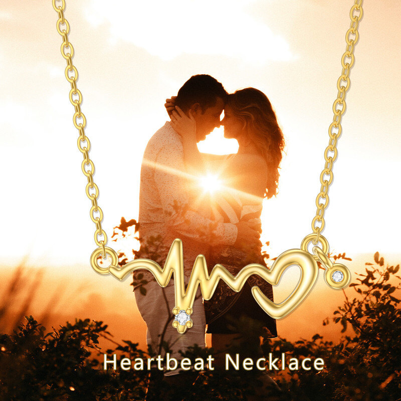 Collar con colgante de electrocardiograma de oro de 18 quilates y circonitas cúbicas-6