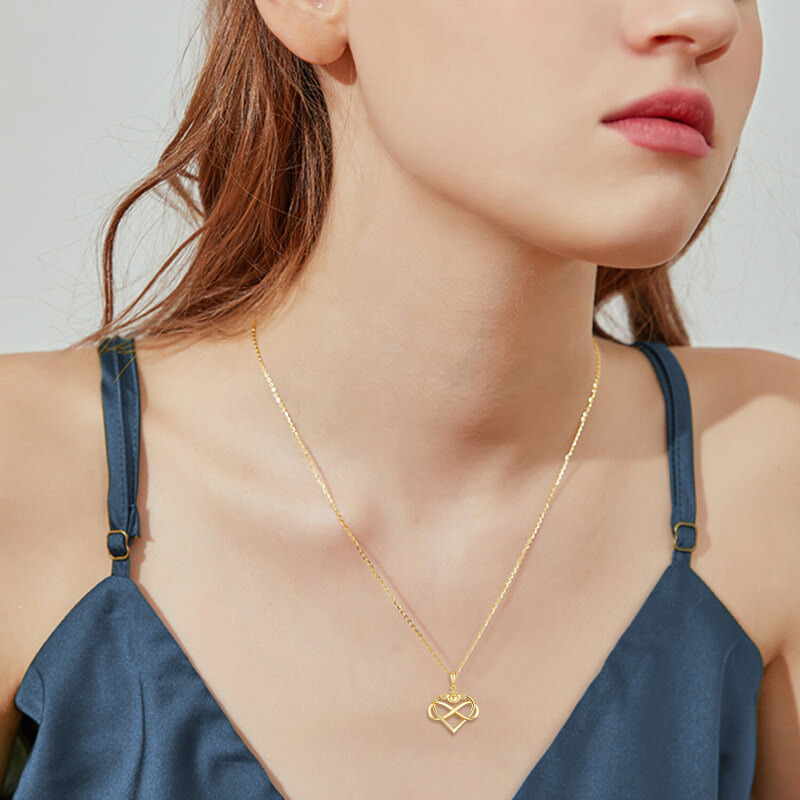 Collar con colgante de corazón y símbolo de infinito en oro de 10 quilates con circonitas cúbicas-2