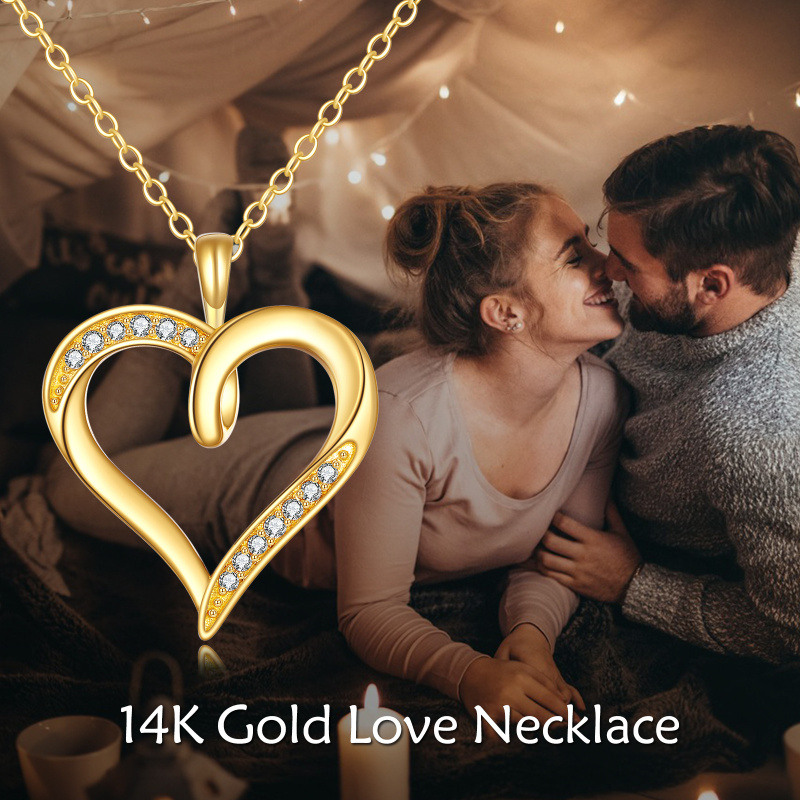 Collar con colgante de corazón de circonita cúbica en oro de 18 quilates-5