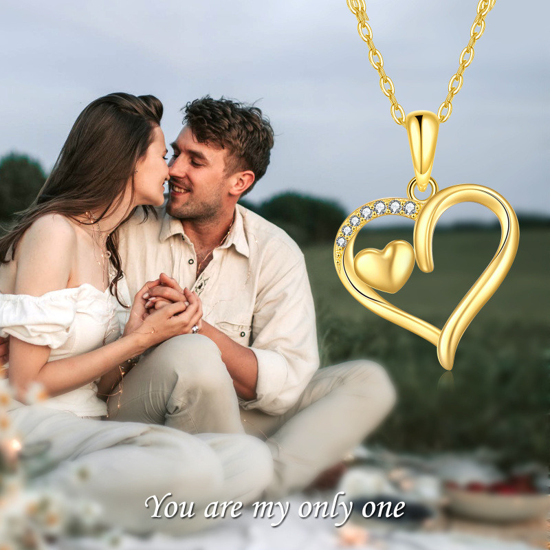 Collar con colgante de corazón de circonita cúbica en oro de 14 quilates-6