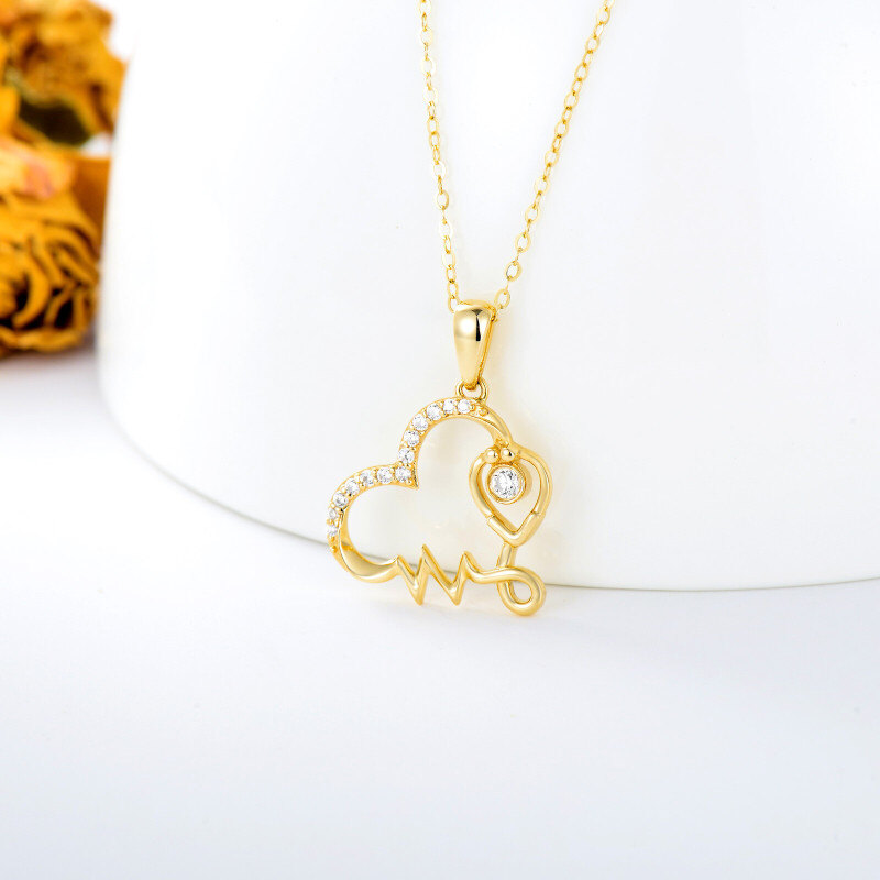 Collar con colgante de corazón y estetoscopio de circonita cúbica en oro rosa de 18 quilates-3