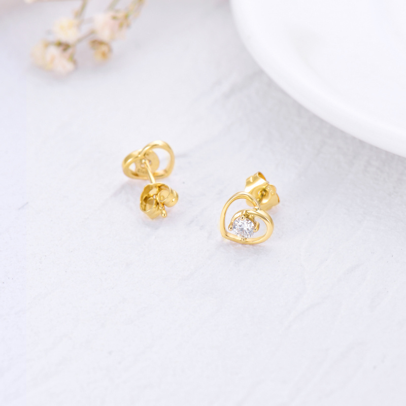 Pendientes de corazón de platino con circonitas cúbicas chapadas en oro blanco-4