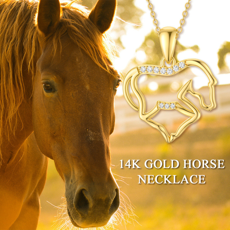 Collar con colgante de caballo de circonita cúbica en oro de 10 quilates-6