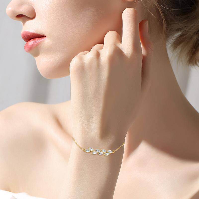 Pulsera con dije de hojas de oro blanco de 18 quilates y circonitas cúbicas-2