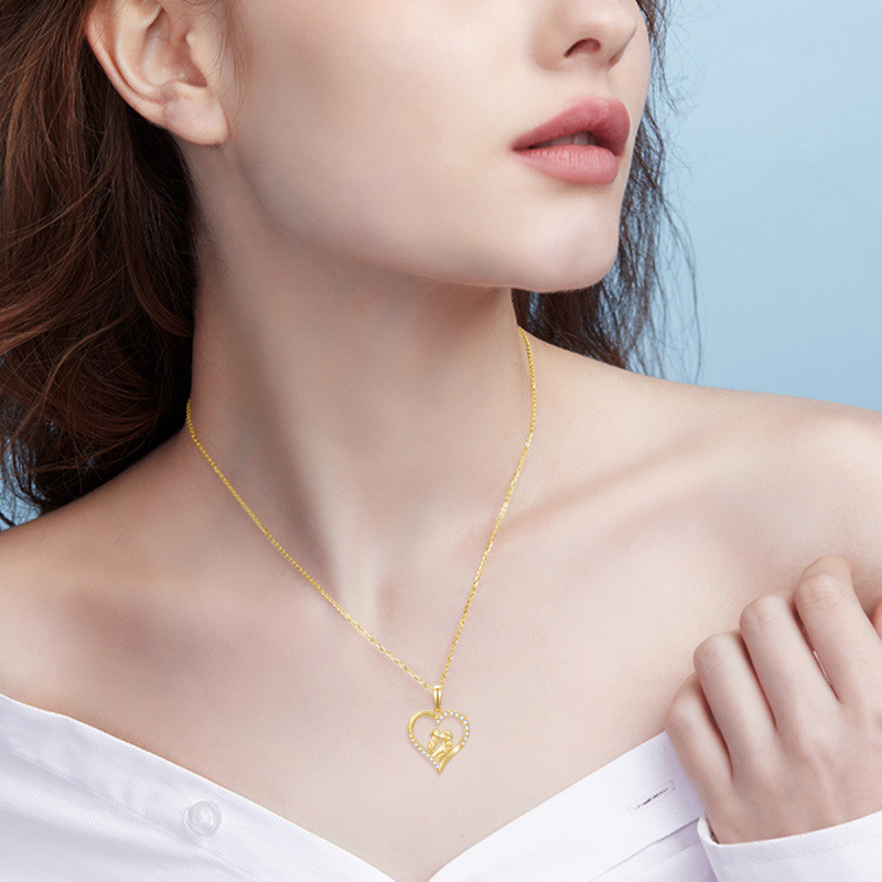Collana con ciondolo a forma di cuore con zirconi cubici in oro 10K e scritta 