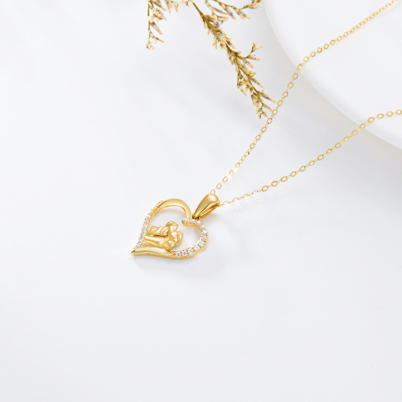 Collana con ciondolo a forma di cuore con zirconi cubici in oro 10K e scritta 
