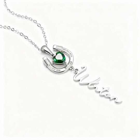 Collar con colgante de herradura y nombre clásico personalizado en oro blanco de 10 quilates con circonita cúbica, piedra natal y piedra cúbica personalizadas.