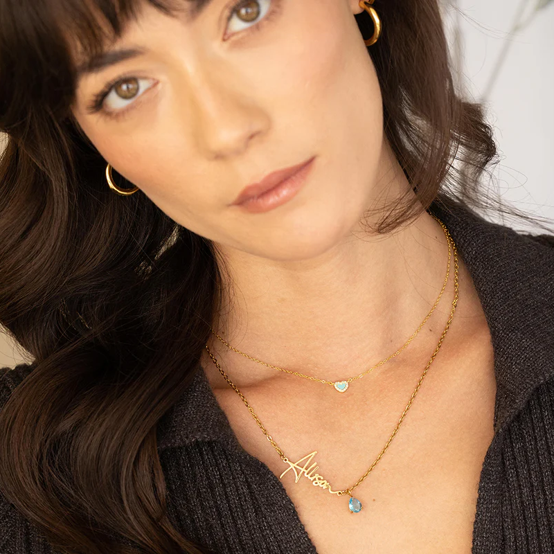 Collar con colgante de oro blanco de 10 quilates, circonita cúbica, piedra natal personalizada y nombre clásico personalizado-2