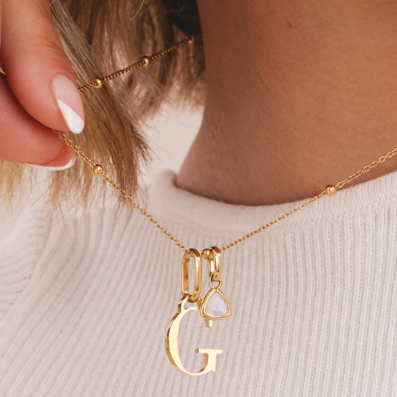 Collar con colgante personalizado de piedra natal y letra inicial en oro rosa de 10 quilates con circonita cúbica y piedra cúbica.-3