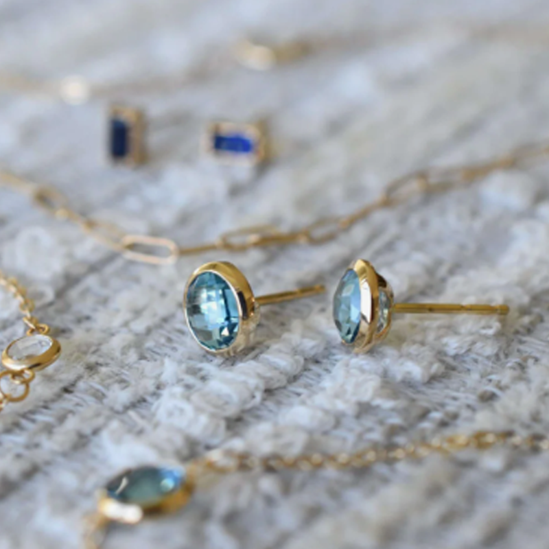 Pendientes de botón circulares personalizados con piedra natal en oro de 14 quilates para mujer-3