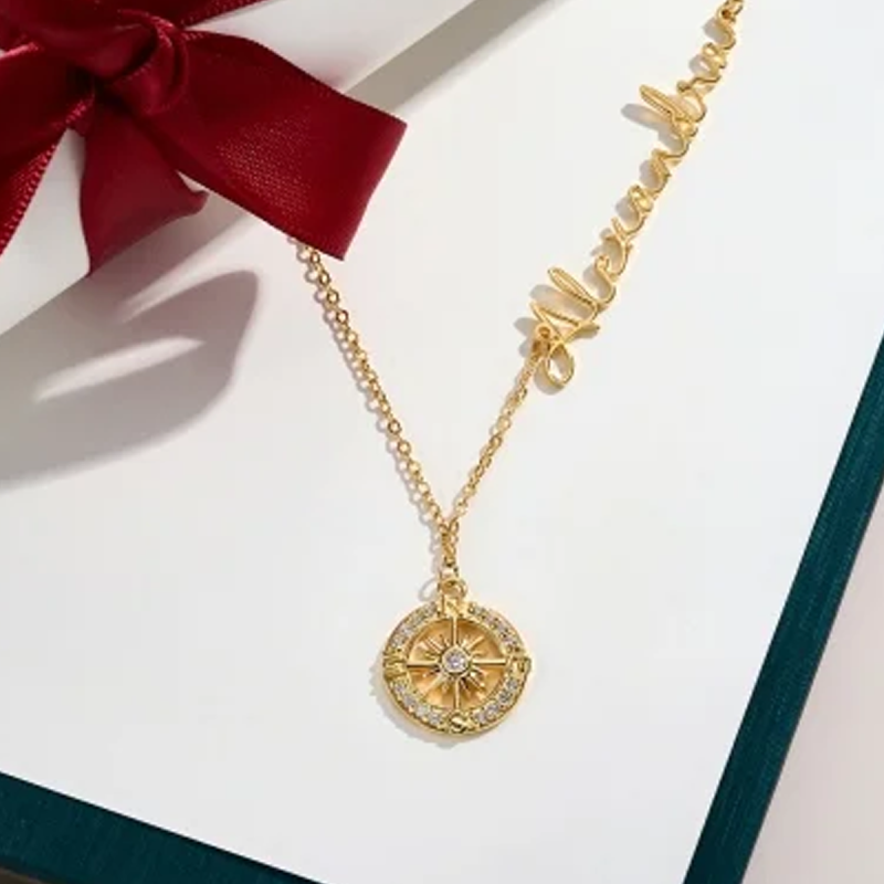 Collar con colgante de brújula y nombre clásico personalizado en oro de 14 quilates con circonitas cúbicas-4
