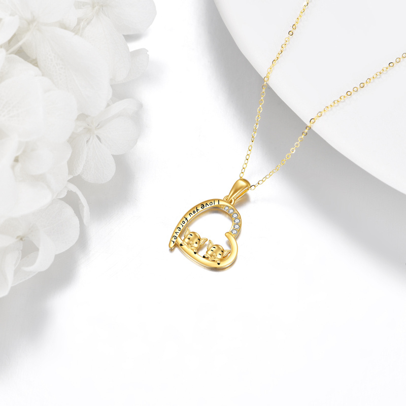 Collar con colgante de cerdo y corazón de circonita cúbica en oro de 14 quilates con palabra grabada-3
