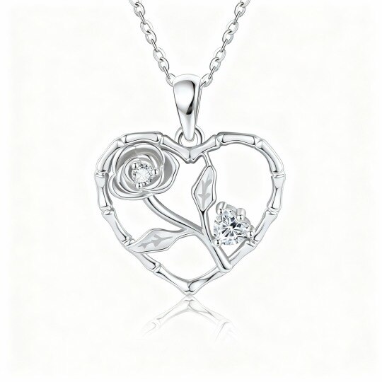 Collar con colgante de oro blanco de 10 quilates con circonitas cúbicas en forma de rosa, hueso y corazón