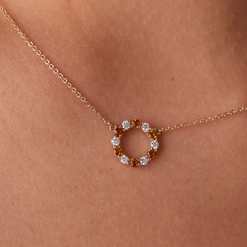 Collar con colgante redondo de circonita cúbica en oro blanco de 10 quilates-3