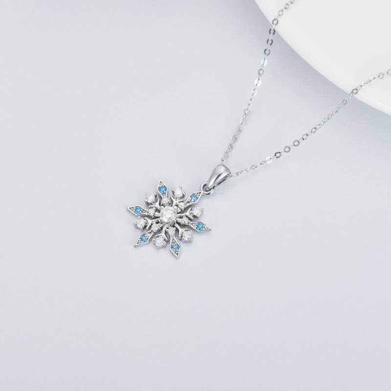 Collar con colgante de copo de nieve de platino con circonitas cúbicas chapadas en oro blanco-4