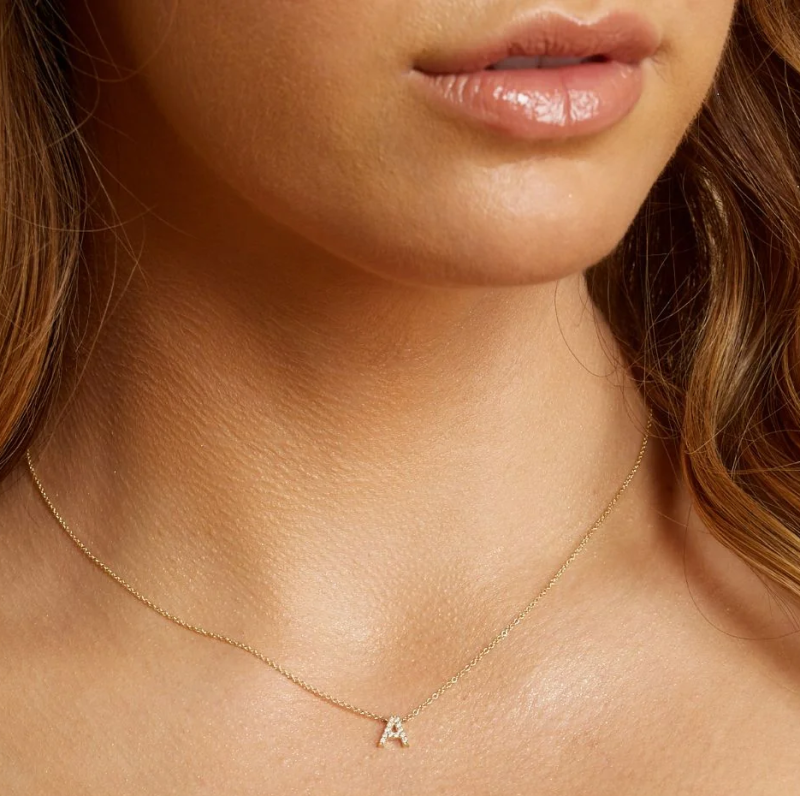 Collar con colgante de letra pavé de diamantes naturales en oro de 10 quilates-2