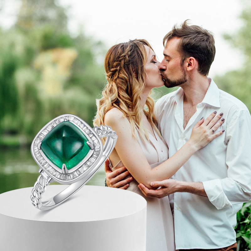 Verlobungsring aus 10-karätigem Roségold mit 2,65 ct kissenförmigem, im Labor gezüchtetem Smaragd, geflochtenem Ringband und Halo-Fassung-3