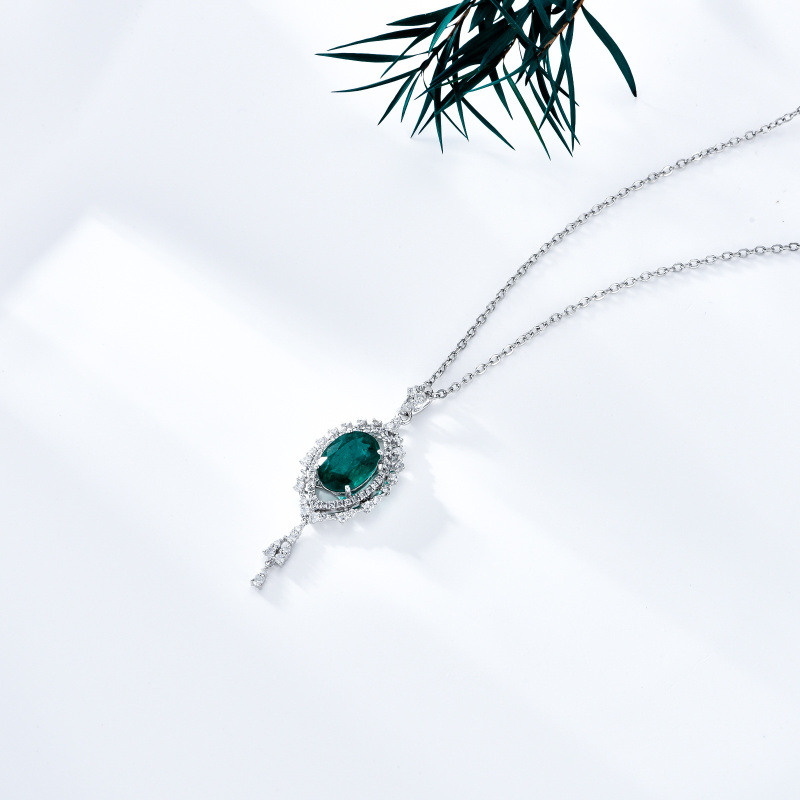 Collier pendentif ovale en or blanc 10 carats avec émeraude-6
