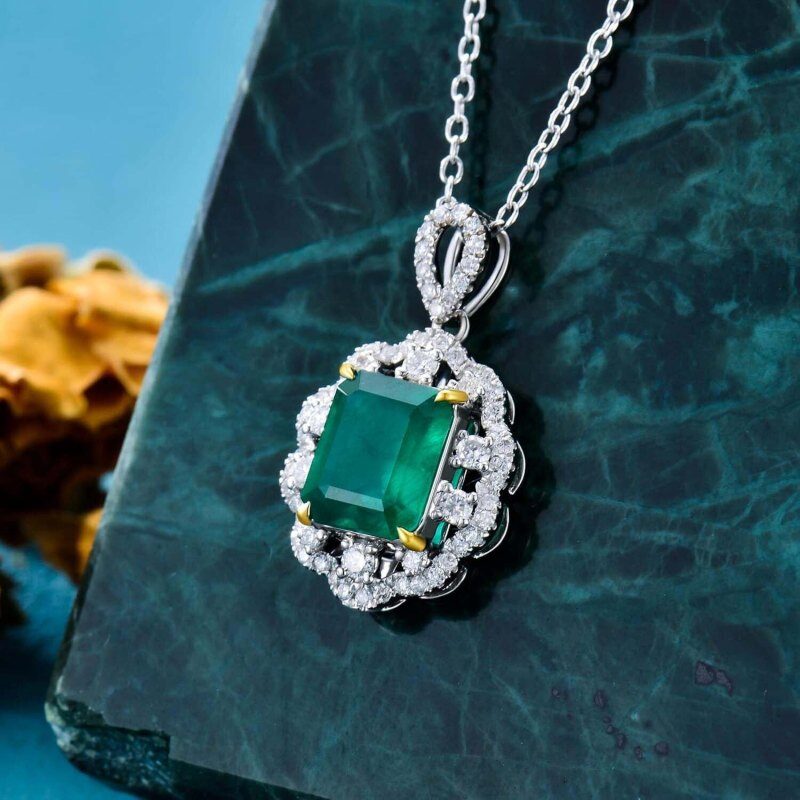 Halskette aus 10-karätigem Weißgold mit Smaragden und Wildblumen – Verlobungs- oder Hochzeitsgeschenk für Sie-3