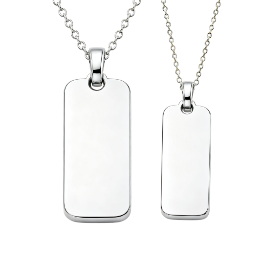 Collana con ciondolo da uomo in oro bianco 10 carati con figure di padre, figlio e montagne.