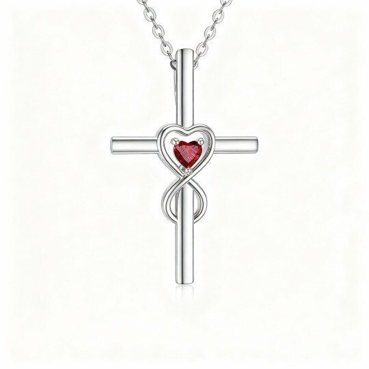 Collar con colgante de cruz y corazón con circonitas cúbicas talla corazón en oro blanco de 9 quilates
