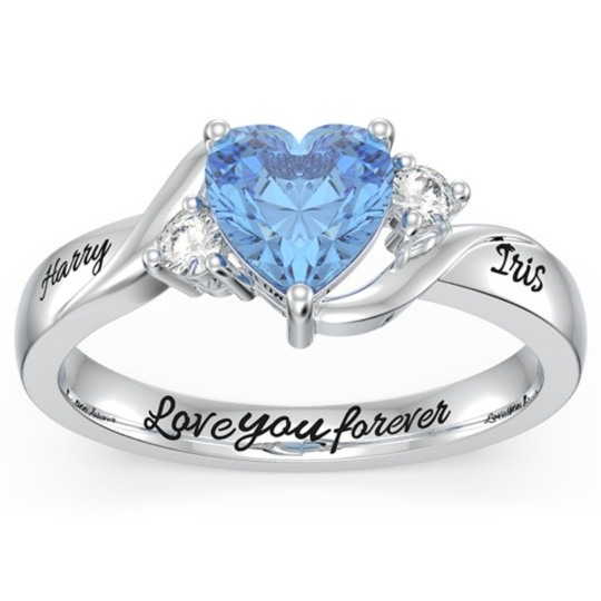 Anillo personalizado de plata de ley con circonita cúbica en forma de corazón y piedra natal.