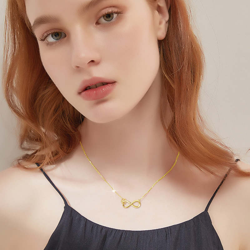 Collar con colgante de corazón y símbolo de infinito en oro de 18 quilates-2