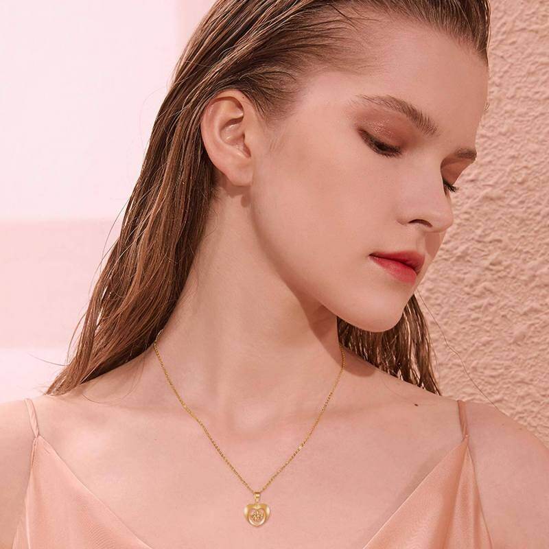 Collar con colgante de corazón de oro de 18 quilates-3